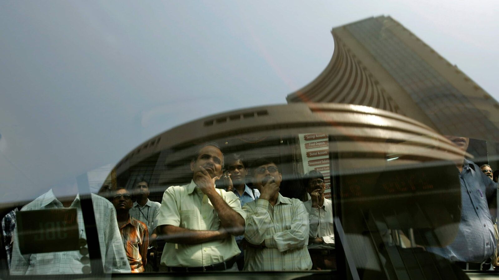 Stocks to watch: M&M, Jindal Stainless, Mankind, Titagarh Rail, Vi, SpiceJet